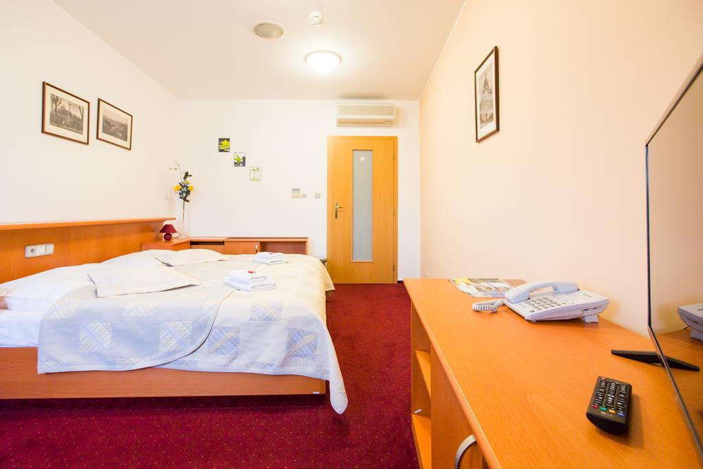 Hotel U Beranka Nachod Bagian luar foto
