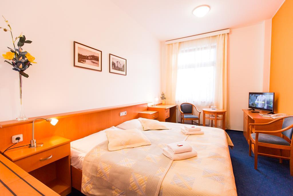Hotel U Beranka Nachod Bagian luar foto